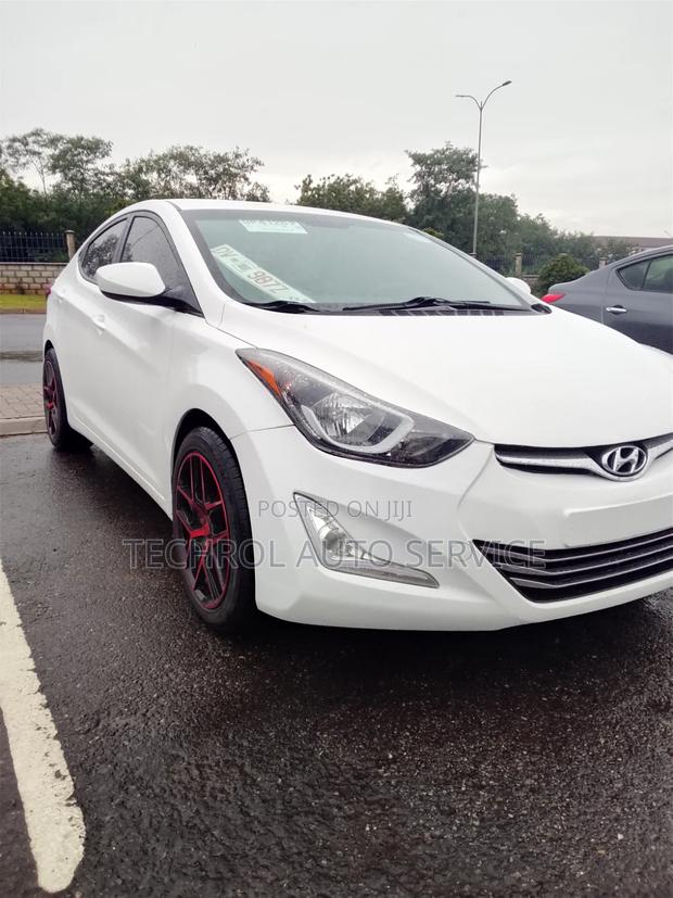 Hyundai Elantra SE Sedan FWD (1.8L 4cyl 6M) 2016 White