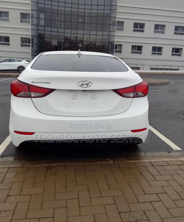 Hyundai Elantra SE Sedan FWD (1.8L 4cyl 6M) 2016 White