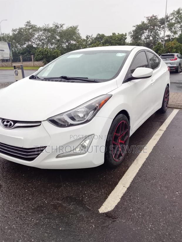 Hyundai Elantra SE Sedan FWD (1.8L 4cyl 6M) 2016 White