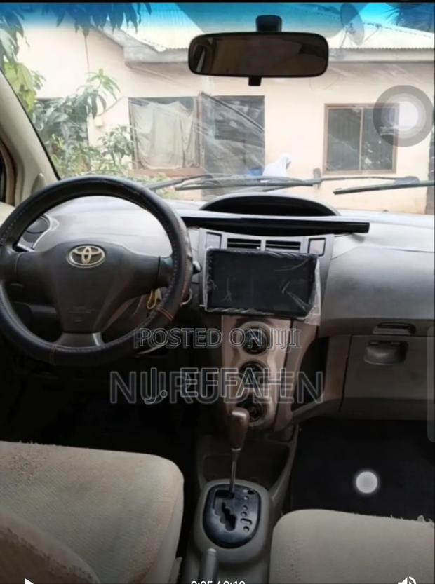 Toyota Vitz 1.0 FWD 3dr 2010 White