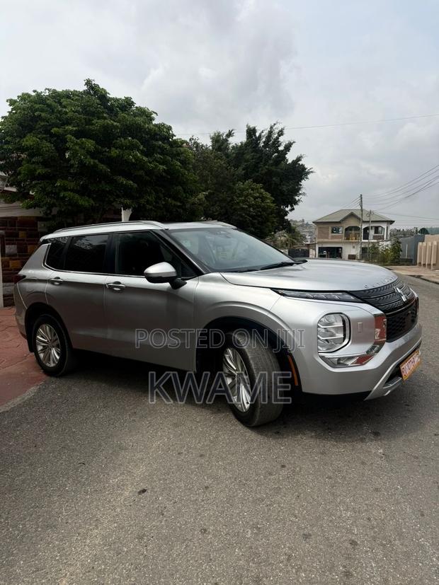 Mitsubishi Outlander SE 2024 Silver