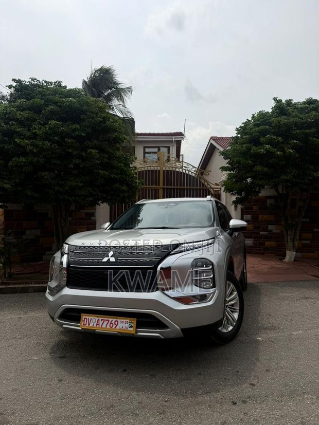 Mitsubishi Outlander SE 2024 Silver