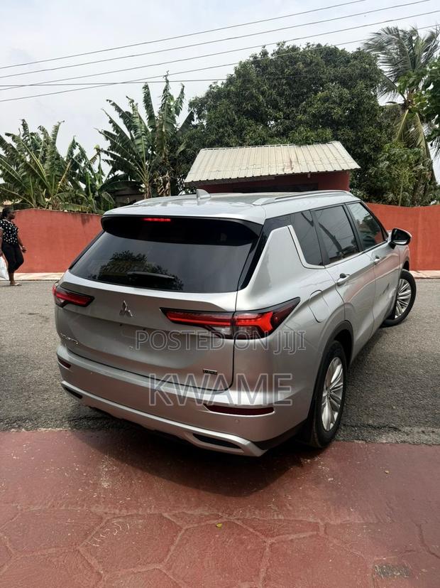Mitsubishi Outlander SE 2024 Silver