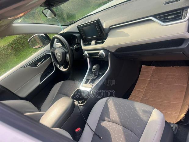 Toyota RAV4 XLE AWD 2020 White