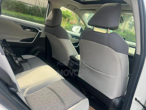 Toyota RAV4 XLE AWD 2020 White
