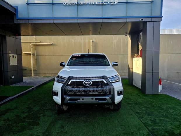 Toyota Hilux 2025 White