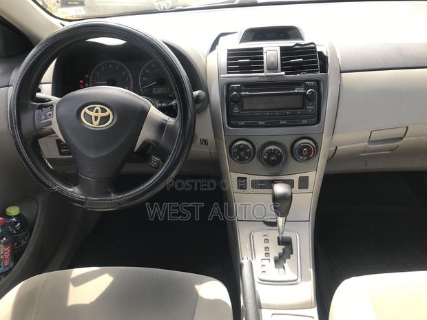 Toyota Corolla LE 4dr Sedan (1.8L 4cyl 4A) 2012 Gray