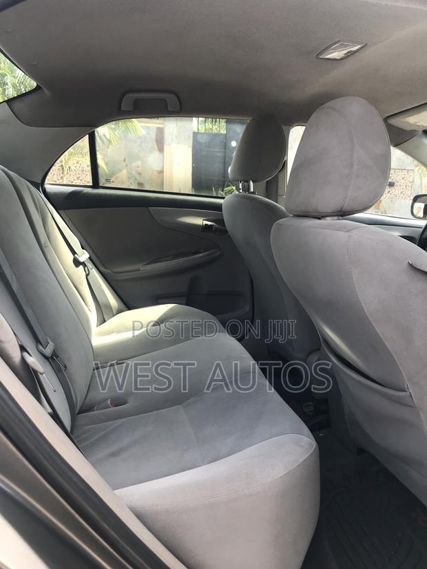 Toyota Corolla LE 4dr Sedan (1.8L 4cyl 4A) 2012 Gray