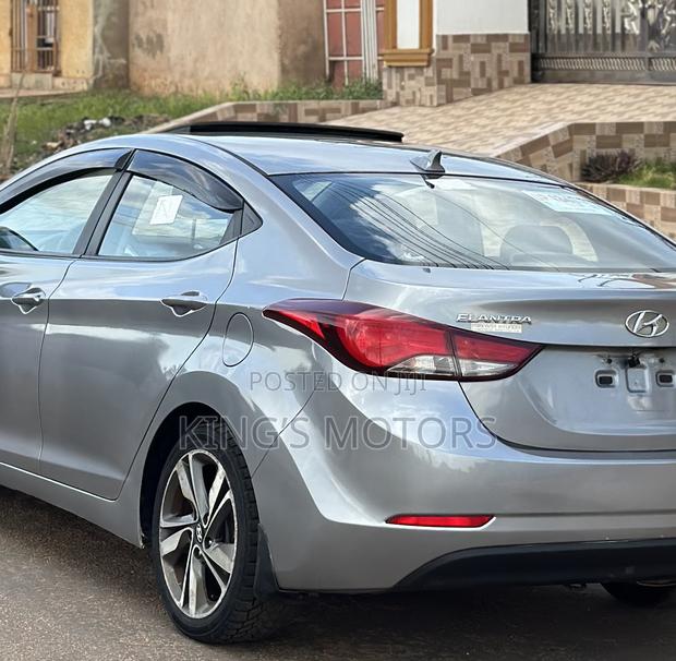 Hyundai Elantra Limited Sedan FWD (1.8L 4cyl 6A) 2016 Silver