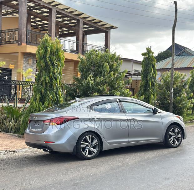 Hyundai Elantra Limited Sedan FWD (1.8L 4cyl 6A) 2016 Silver