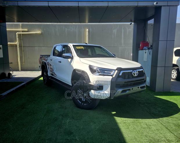 Toyota Hilux 2024 White