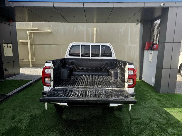 Toyota Hilux 2022 White
