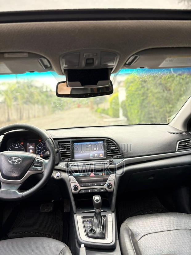 Hyundai Elantra Limited Sedan FWD (2.0L 4cyl 6A) 2017 Black
