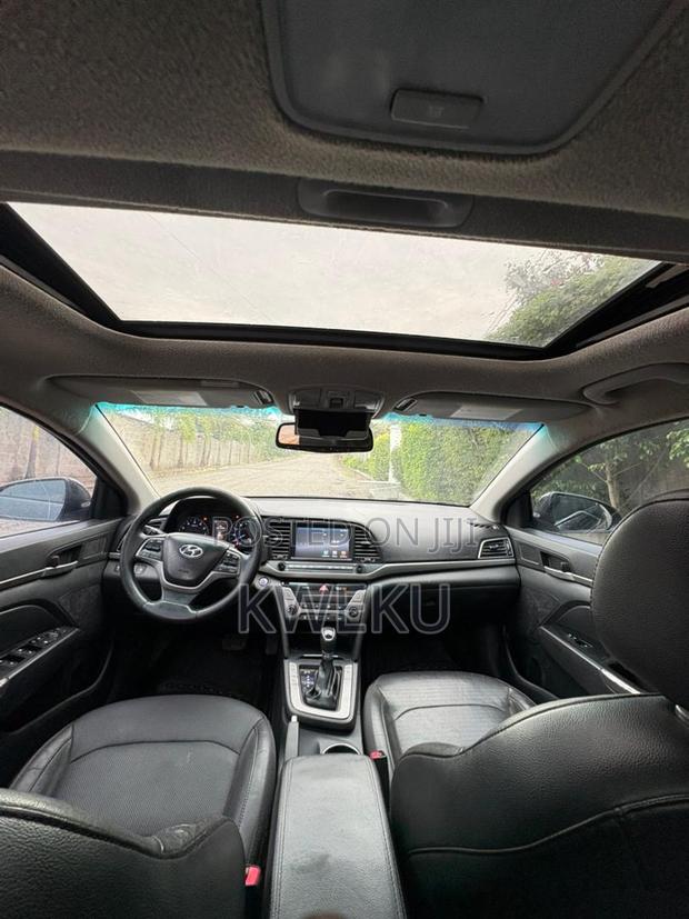 Hyundai Elantra Limited Sedan FWD (2.0L 4cyl 6A) 2017 Black