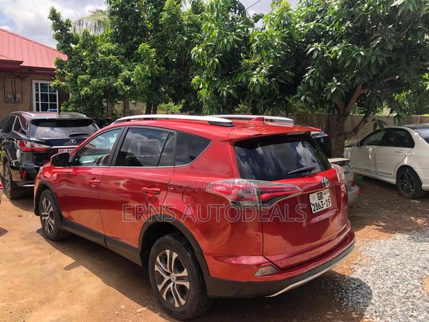 Toyota RAV4 LE FWD (2.5L 4cyl 6A) 2016 Red