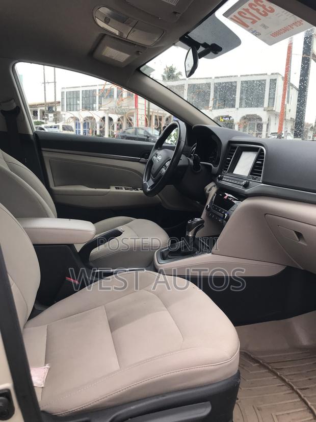 Hyundai Elantra Limited Sedan FWD (1.8L 4cyl 6A) 2016 Beige