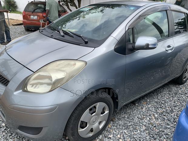 Toyota Vitz 2010 Silver