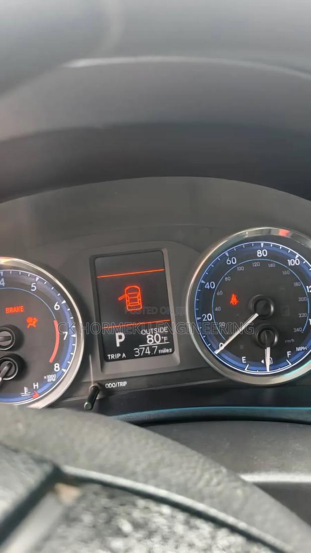 Toyota Corolla LE (1.8L 4cyl 2A) 2018 Red