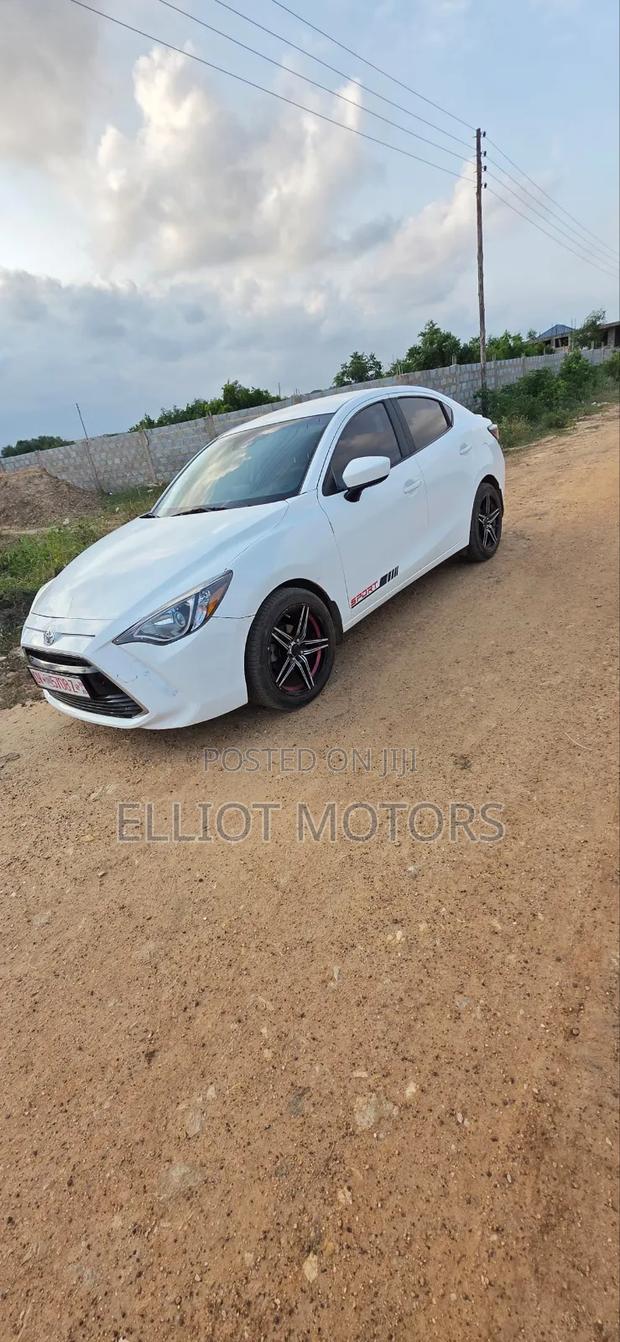 Toyota Yaris iA 1.5 FWD 2019 White