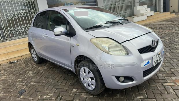 Toyota Vitz 1.5 FWD 3dr 2010 Silver
