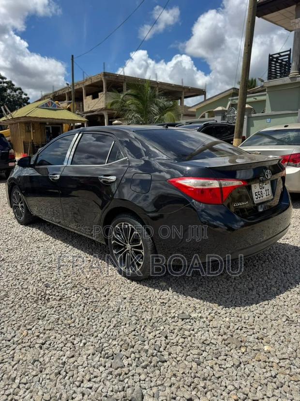 Toyota Corolla 2016 Black