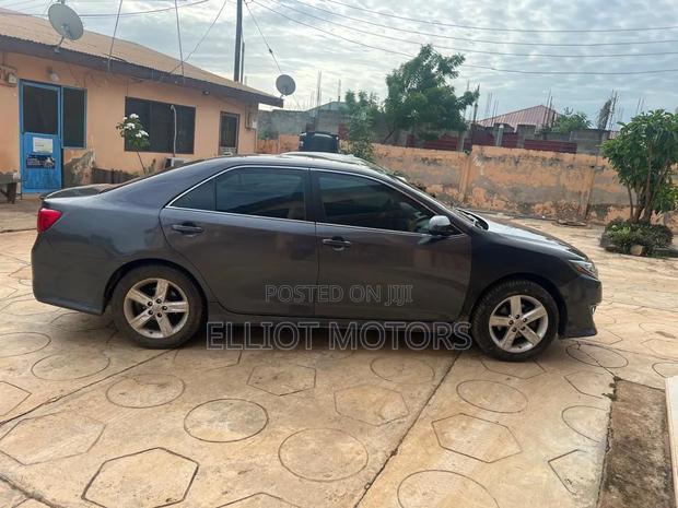 Toyota Camry L 4dr Sedan (2.5L 4cyl 6A) 2014 Silver