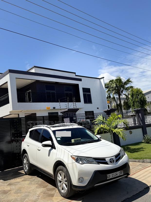 Toyota RAV4 XLE 4dr SUV (2.5L 4cyl 6A) 2014 White