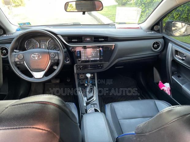 Toyota Corolla XSE (1.8L 4cyl 2A) 2018 Gray