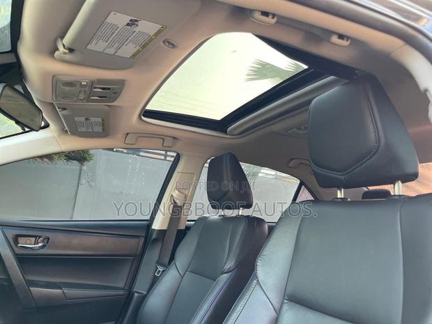 Toyota Corolla XSE (1.8L 4cyl 2A) 2018 Gray