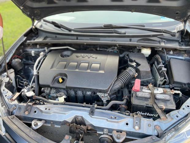 Toyota Corolla XSE (1.8L 4cyl 2A) 2018 Gray