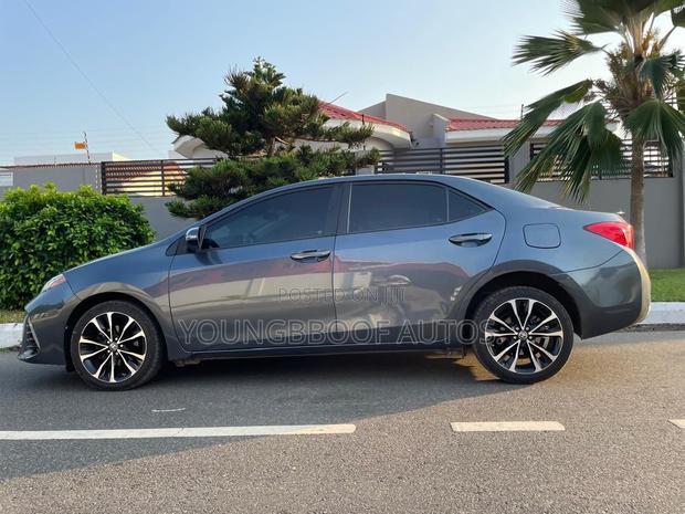 Toyota Corolla XSE (1.8L 4cyl 2A) 2018 Gray