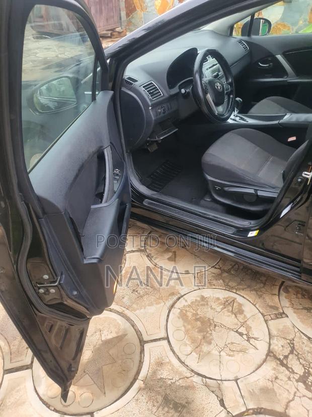 Toyota Avensis 2013 Black