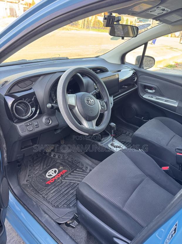 Toyota Vitz 1.5 FWD 5dr 2015 Blue