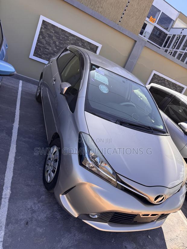 Toyota Vitz 1.5 FWD 5dr 2016 Gold