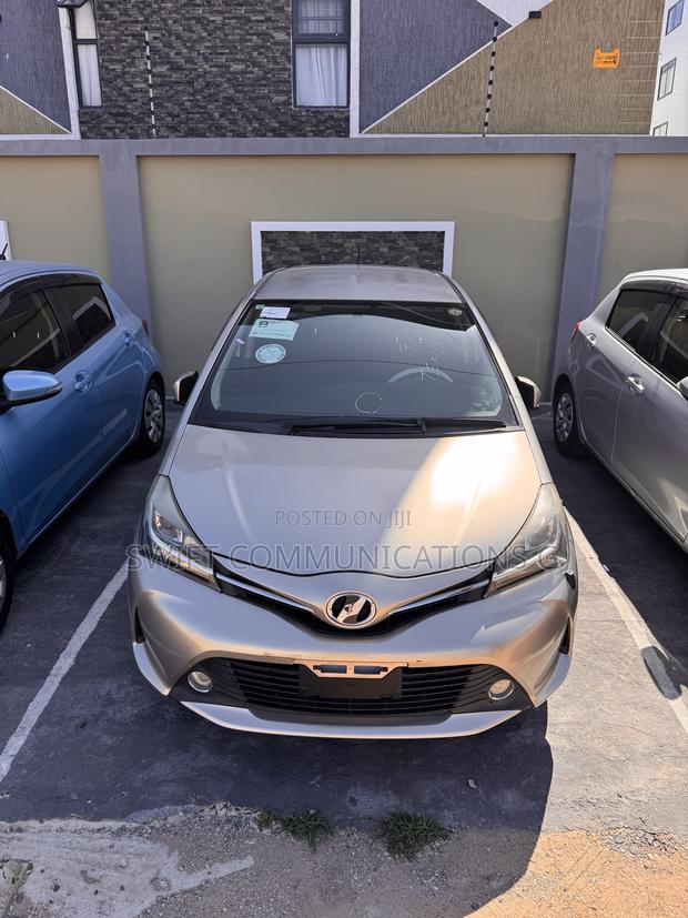 Toyota Vitz 1.5 FWD 5dr 2016 Gold