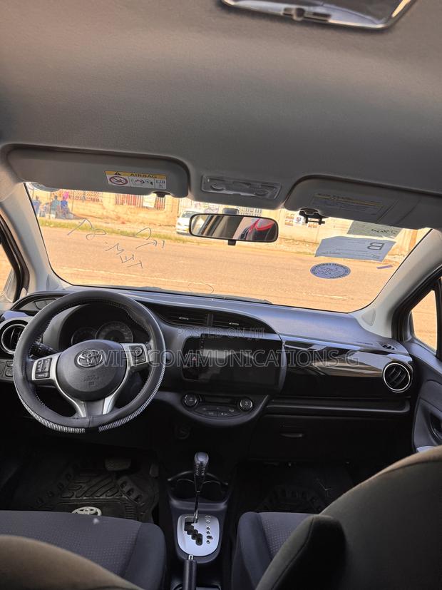 Toyota Vitz 1.5 FWD 5dr 2016 Gold