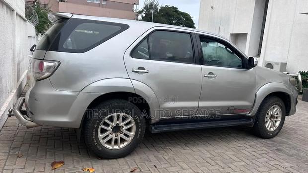 Toyota Fortuner 2.5 D AWD 2012 Silver