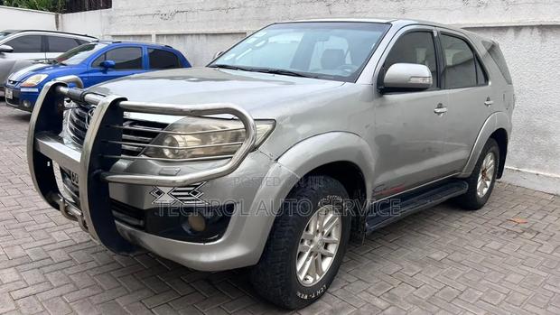 Toyota Fortuner 2.5 D AWD 2012 Silver