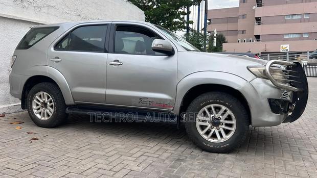 Toyota Fortuner 2.5 D AWD 2012 Silver