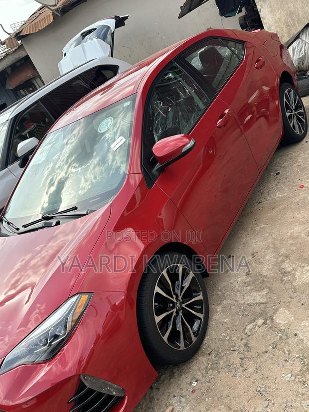 Toyota Corolla SE Special Edition 4dr Sedan (1.8L 4cyl CVT) 2017 Red