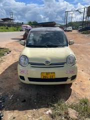 Toyota Sienta 1.5 FWD 2009 Yellow for sale