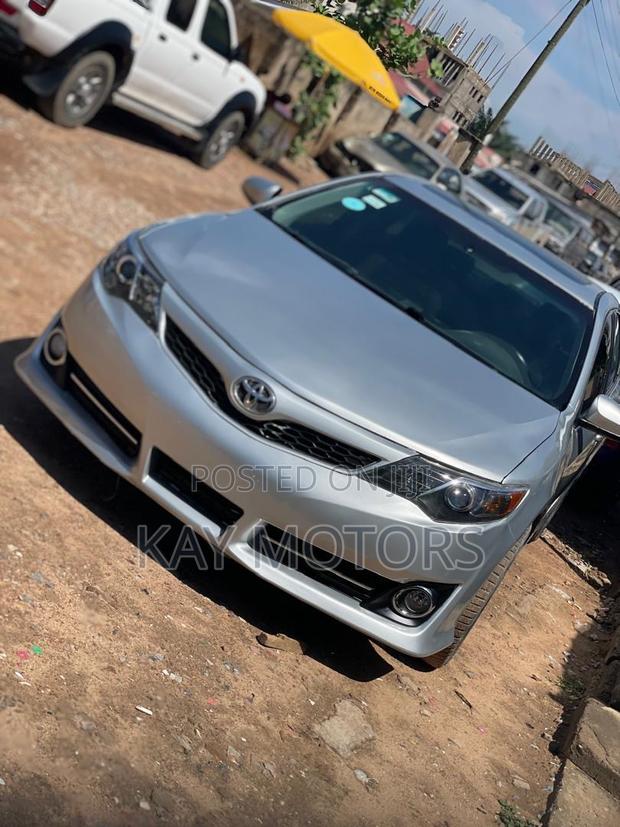 Toyota Camry SE 4dr Sedan (2.5L 4cyl 6A) 2014 Gray