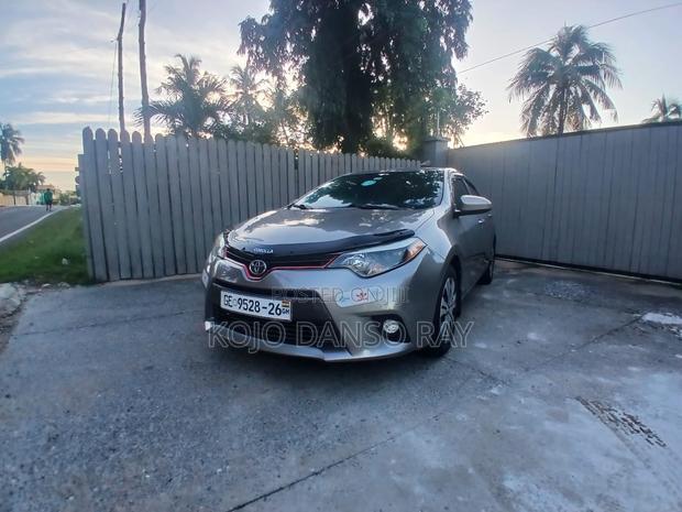 Toyota Corolla LE Premium 4dr Sedan (1.8L 4cyl CVT) 2015 Brown