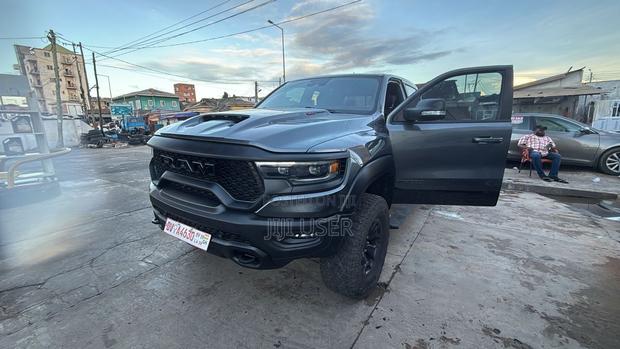 RAM 1500 TRX Crew Cab 4WD SB 2023 Brown