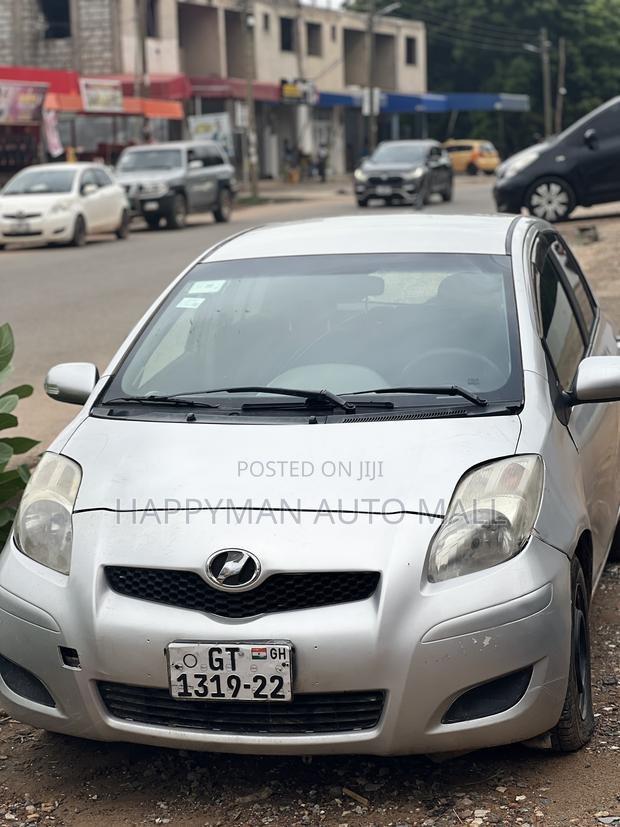 Toyota Vitz 2010 Gray