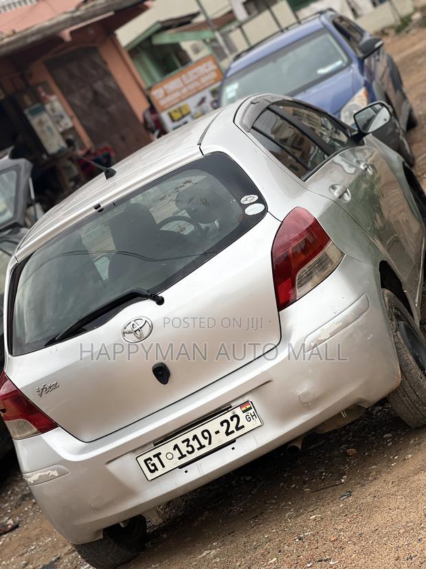 Toyota Vitz 2010 Gray