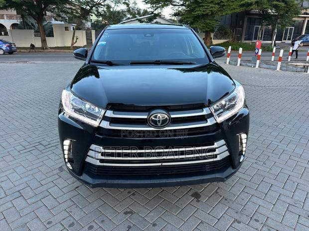 Toyota Highlander LE Plus 2019 Black