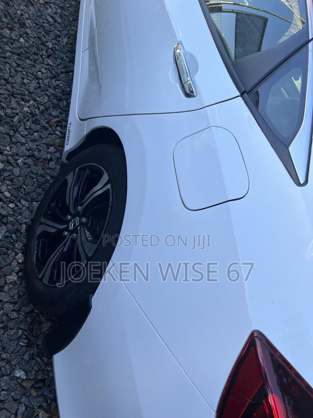Honda Civic Touring 4dr Sedan (1.5L 4cyl) 2016 White