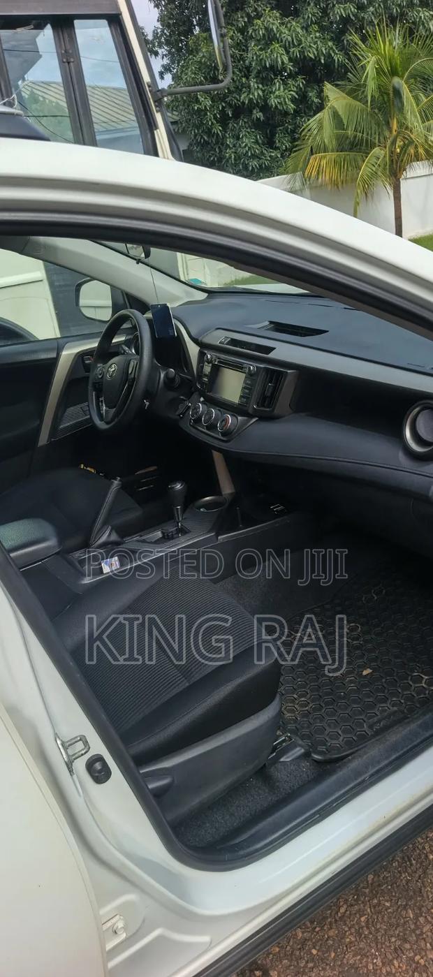 Toyota RAV4 LE 4dr SUV (2.5L 4cyl 6A) 2015 White