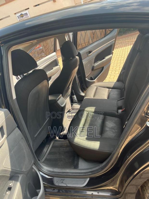 Hyundai Elantra SE Sedan FWD (2.0L 4cyl 6M) 2017 Black
